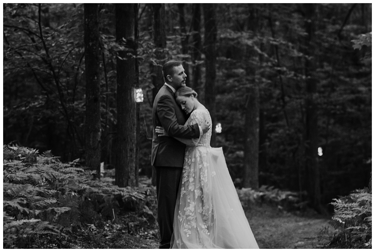 Intimate-Michigan-Wedding-In-The-Woods-St-Helen-MI-Up-North-Shonda-Michelson-Photography,Northern-Michigan-Photographer,